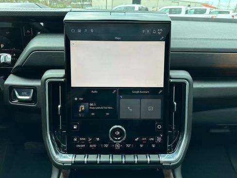 Used 2025 GMC Yukon XL Denali w/ Sun & Power Step Package image 12