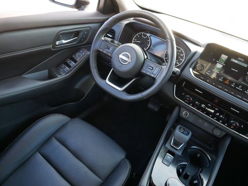 Certified 2022 Nissan Rogue SL w/ SL Premium Package image 9