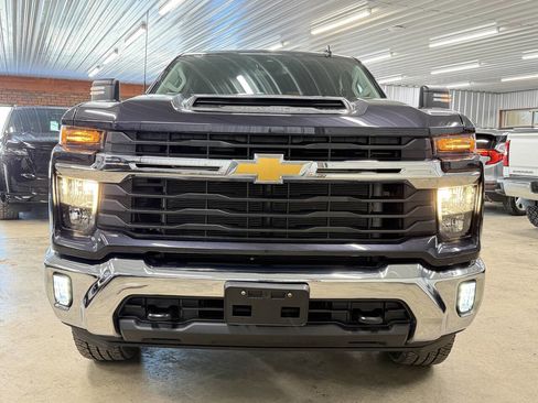 Used 2024 Chevrolet Silverado 2500 LT image 4