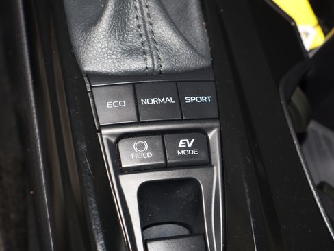 Used 2025 Toyota Camry LE image 32