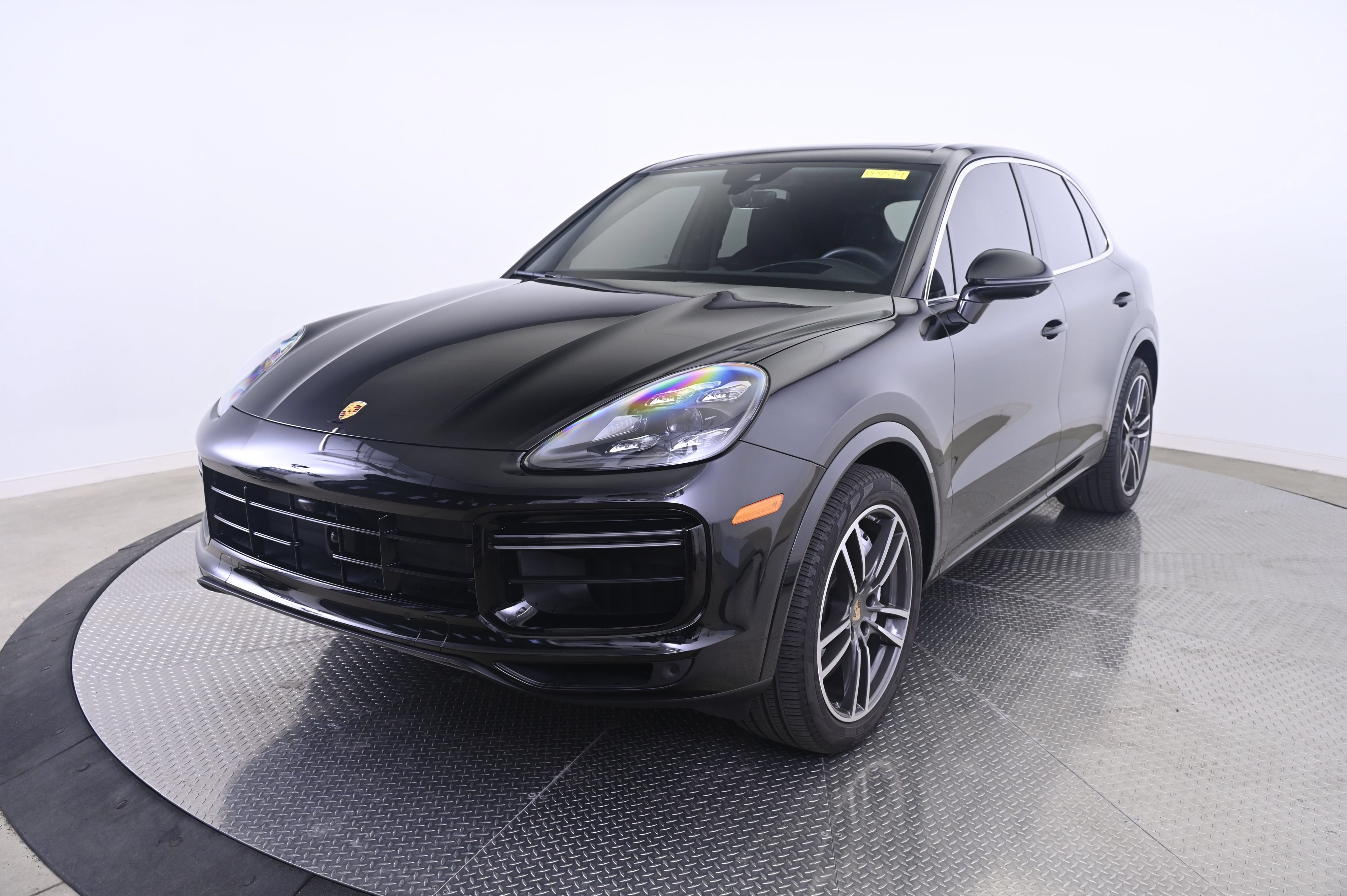 Used 2023 Porsche Cayenne Turbo AWD/4WD image 1