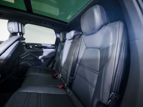 Used 2020 Porsche Cayenne S image 24
