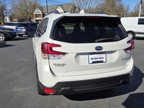 Used 2020 Subaru Forester Premium image 10