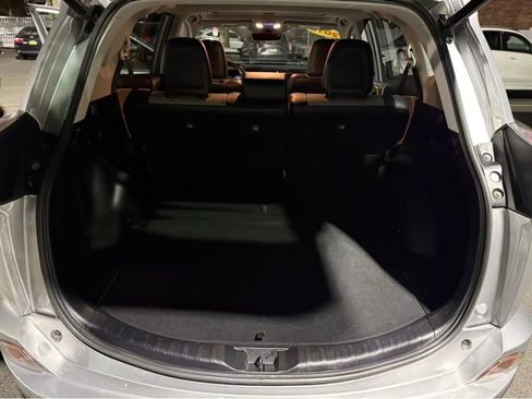 Used 2018 Toyota RAV4 Limited image 19