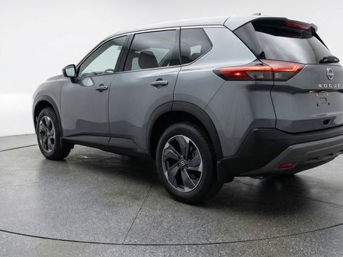Used 2025 Nissan Rogue SV image 6