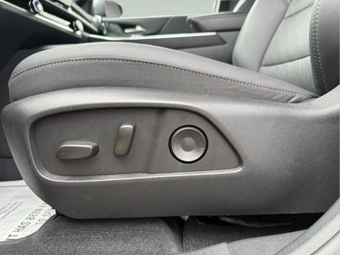 Used 2026 Chevrolet Equinox LT w/ Convenience Package II AWD/4WD image 8