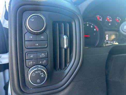 Used 2025 Chevrolet Silverado 2500 Custom w/ Custom Value Package image 21