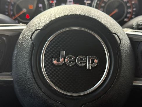 Used 2021 Jeep Wrangler Unlimited Sahara image 34