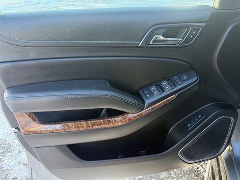 Used 2018 Chevrolet Suburban Premier image 40