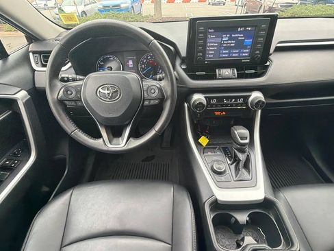 Used 2021 Toyota RAV4 XLE Premium AWD/4WD image 23
