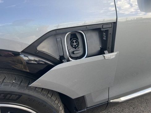 New 2024 Cadillac Lyriq Luxury image 10