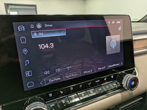 Used 2025 GMC Canyon Denali AWD/4WD image 14