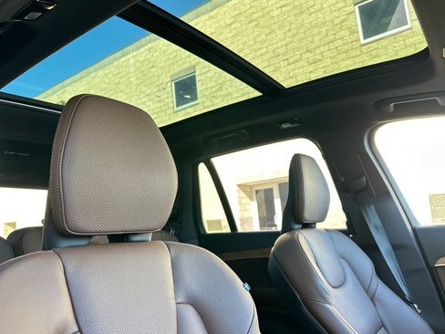 Certified 2025 Volvo XC90 B5 Plus w/ Protection Package Premier image 19