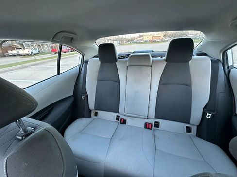 Used 2021 Toyota Corolla LE image 14