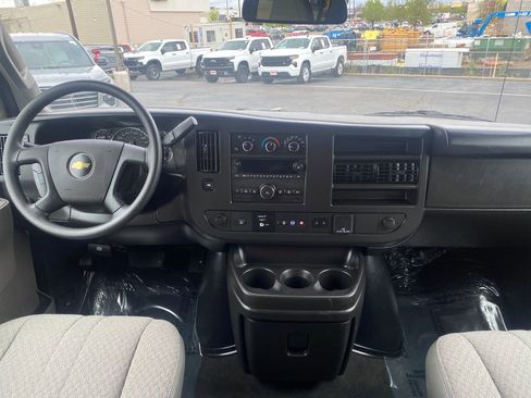 Used 2025 Chevrolet Express 3500 LT w/ LT Preferred Equipment Group RWD image 12