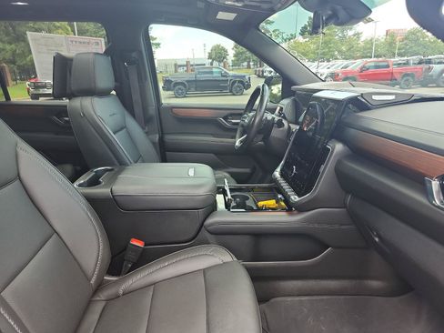 Certified 2025 GMC Yukon XL Denali w/ Denali Reserve Package AWD/4WD image 8