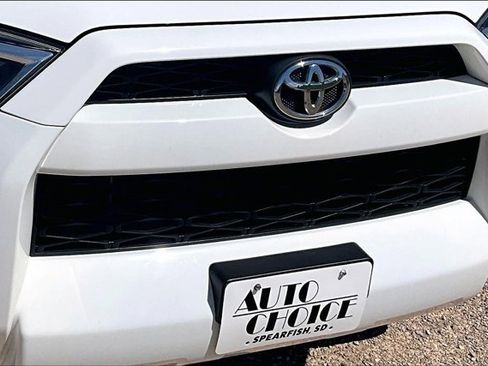 Used 2018 Toyota 4Runner SR5 AWD/4WD image 30