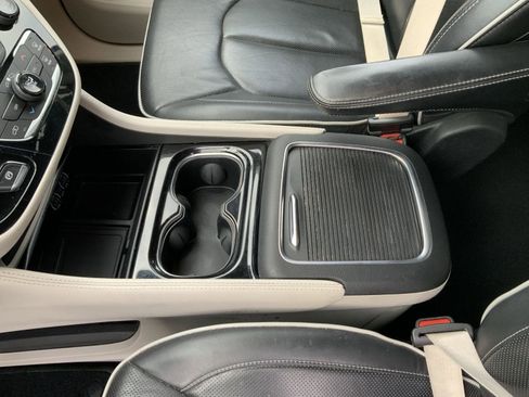 Used 2021 Chrysler Pacifica Limited w/ Premium & Safety Sphere Group image 59