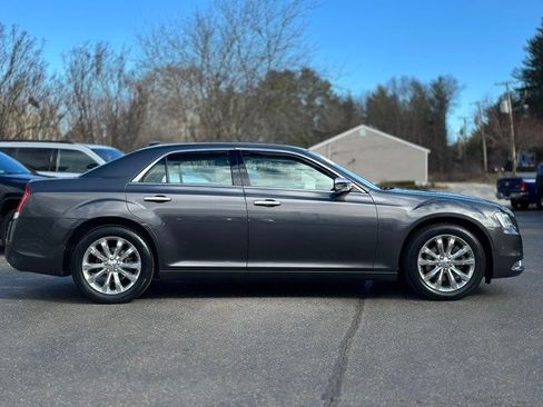 Used 2018 Chrysler 300 Limited w/ Safetytec Plus Group image 6