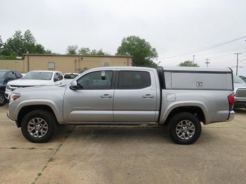 Used 2019 Toyota Tacoma SR5 RWD image 8