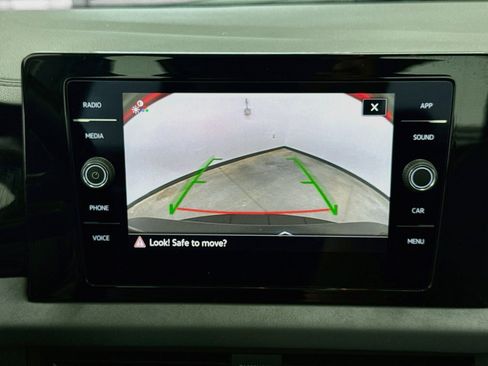 Used 2025 Volkswagen Jetta SE FWD image 22