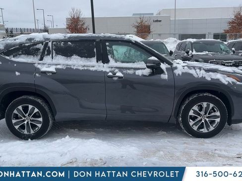 Used 2023 Toyota Highlander XLE image 6