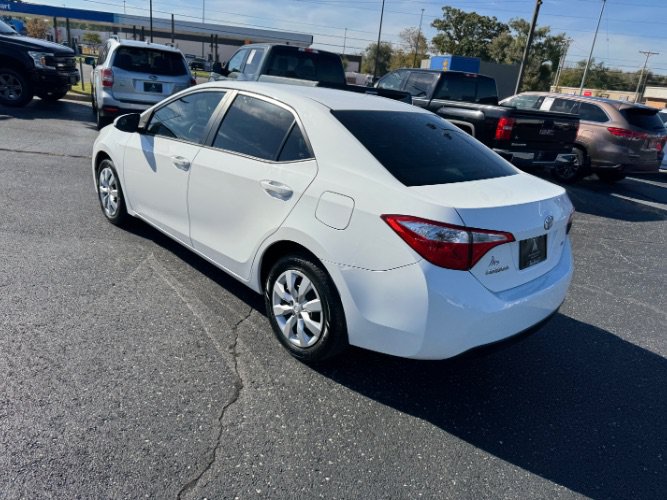 Used 2015 Toyota Corolla LE FWD image 4