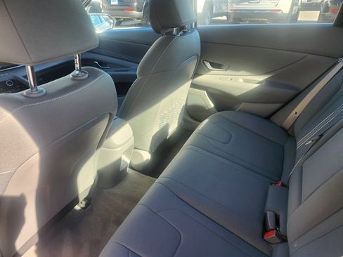 Used 2025 Hyundai Elantra SEL image 9