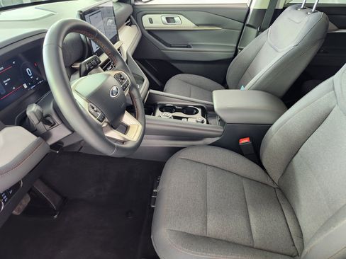 Used 2025 Ford Explorer Active image 10