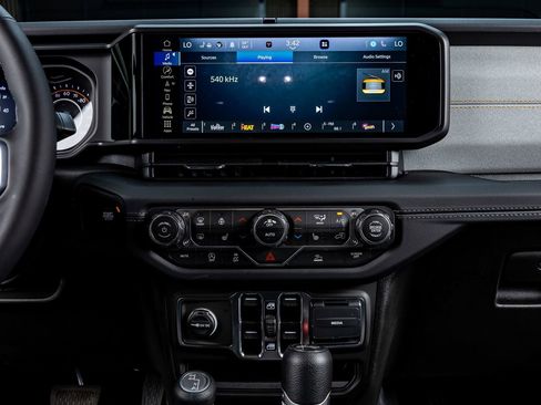 Used 2025 Jeep Wrangler Sahara w/ Technology Group image 23