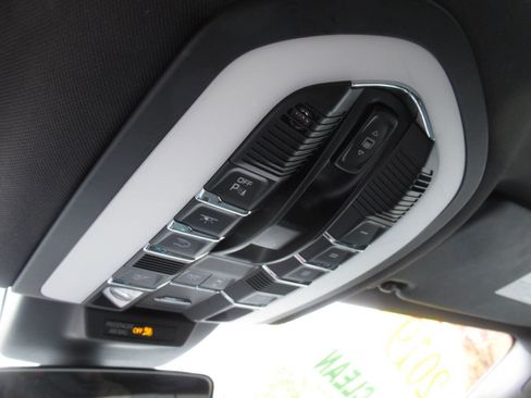 Used 2019 Porsche Macan image 26