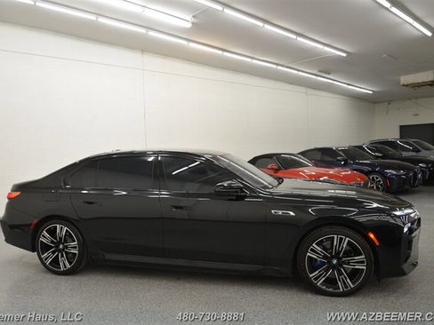 Used 2024 BMW i7 M70 w/ Executive Package image 7