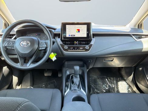 Used 2025 Toyota Corolla LE FWD image 9