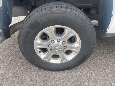 Used 2024 RAM 2500 Big Horn AWD/4WD image 10
