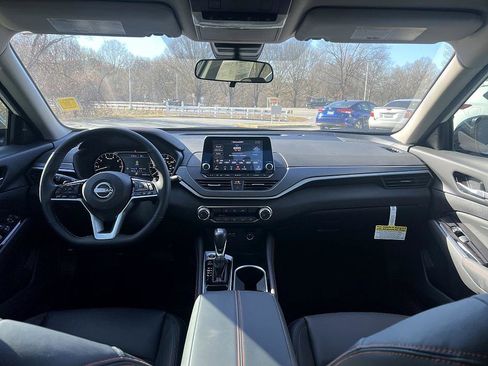 New 2025 Nissan Altima 2.5 SR image 19