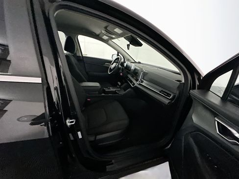 Used 2025 Kia Sportage LX image 29