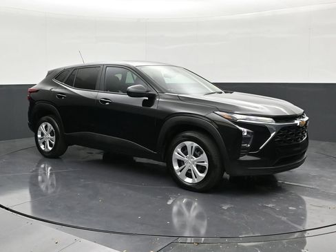 Used 2025 Chevrolet Trax LS FWD image 7
