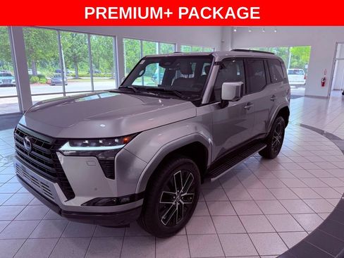 Used 2024 Lexus GX 550 AWD/4WD image 3
