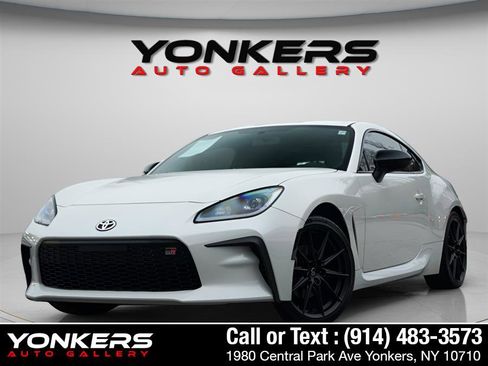 Used 2023 Toyota GR86 Premium image 2