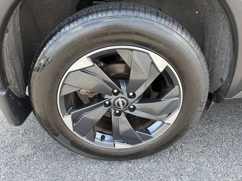 Used 2025 Nissan Rogue SV w/ SV Premium Package FWD image 41