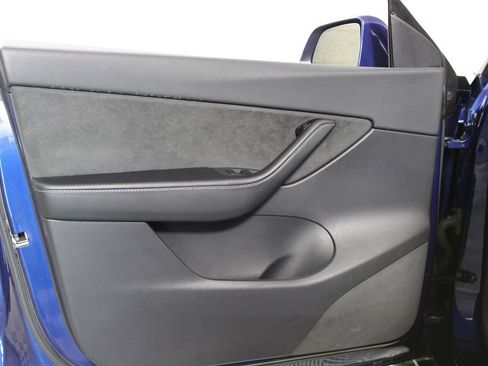 Used 2021 Tesla Model Y Long Range image 7