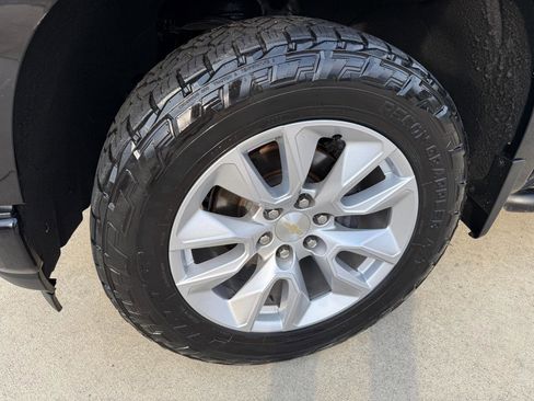 Used 2020 Chevrolet Silverado 1500 Custom w/ Custom Convenience Package image 9