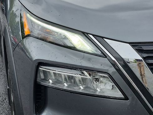 Used 2023 Nissan Rogue SV AWD/4WD image 9