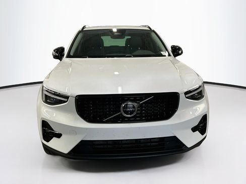 Used 2026 Volvo XC40 B5 Plus AWD/4WD image 2