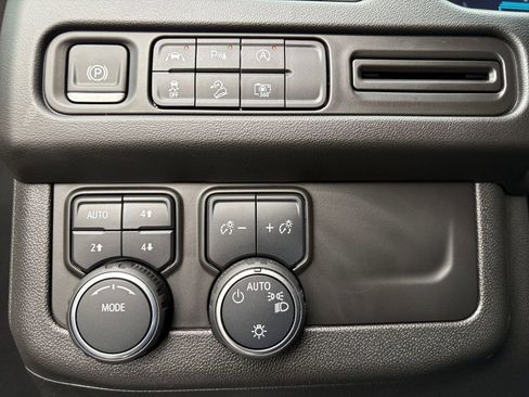 Used 2024 Chevrolet Tahoe Z71 w/ Luxury Package image 26