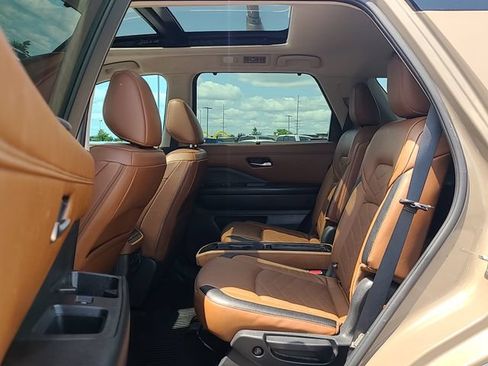 Used 2023 Nissan Pathfinder Platinum AWD/4WD image 25