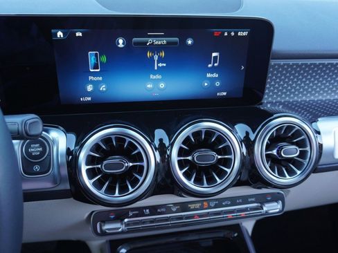 Used 2024 Mercedes-Benz GLB 250 image 17