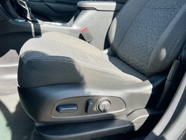 Used 2024 Chevrolet Equinox LT FWD image 17