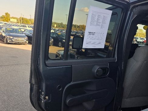 Used 2007 Jeep Wrangler Unlimited Sahara image 12