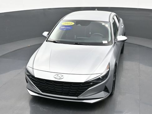 Used 2023 Hyundai Elantra SEL w/ Preferred Accessory Package image 32